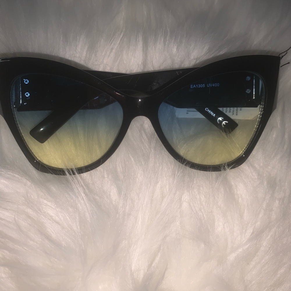 Stylish Black Sunglasses 7